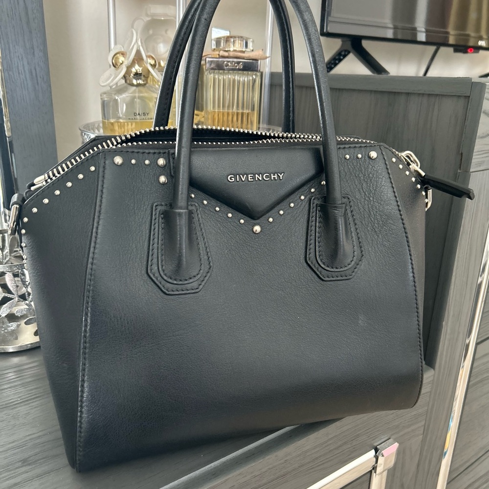 Givenchy Antigona Studded bag, missing strap. Comes w dust bag